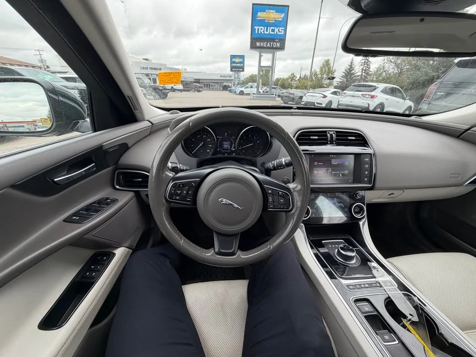 2017 Jaguar XE - Image 5 of 9