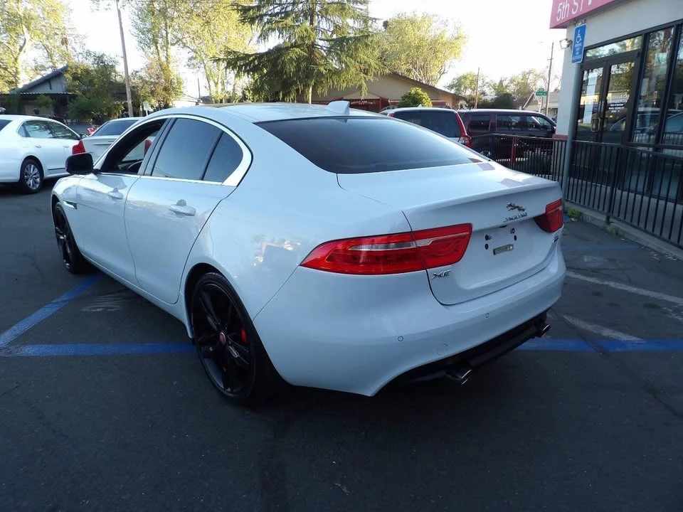 2017 Jaguar XE - Image 4 of 16