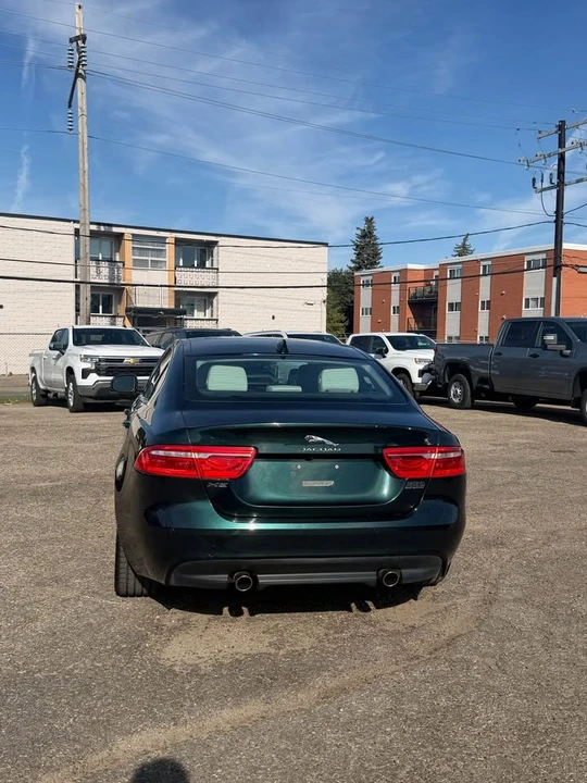 2017 Jaguar XE - Image 3 of 8