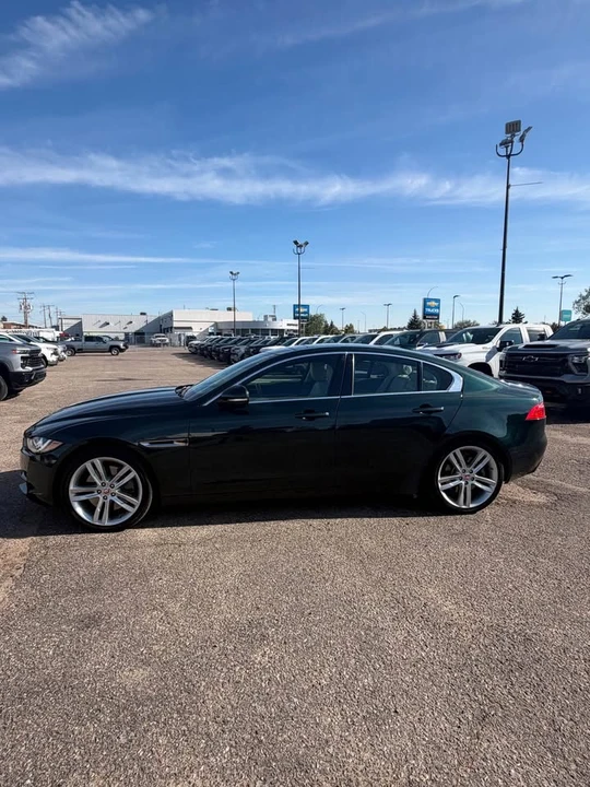 2017 Jaguar XE - Image 2 of 8