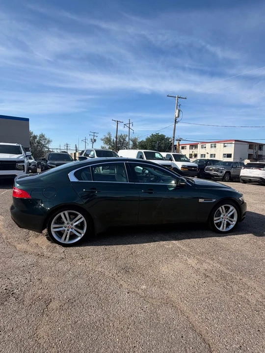 2017 Jaguar XE - Image 4 of 8