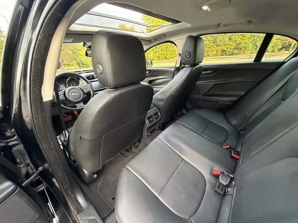 2017 Jaguar XE - Image 10 of 20