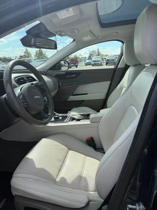 2017 Jaguar XE - Image 6 of 10