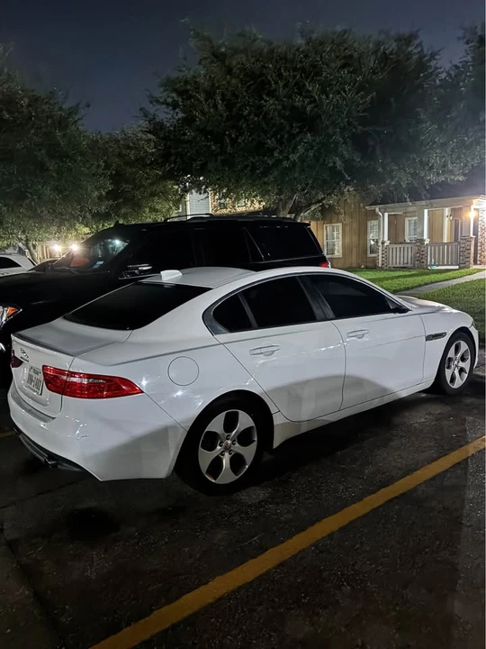 2017 Jaguar XE - Image 2 of 8