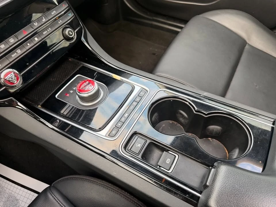 2017 Jaguar XE - Image 17 of 20