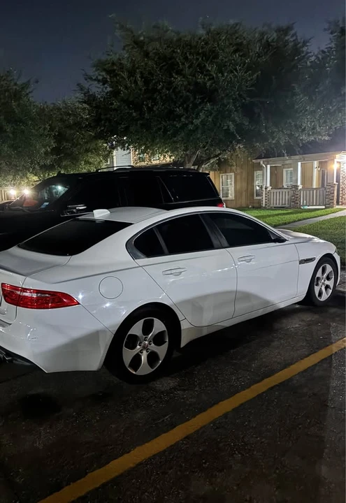 2017 Jaguar XE - Image 3 of 3