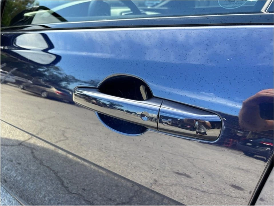 2017 Jaguar XE - Image 18 of 20