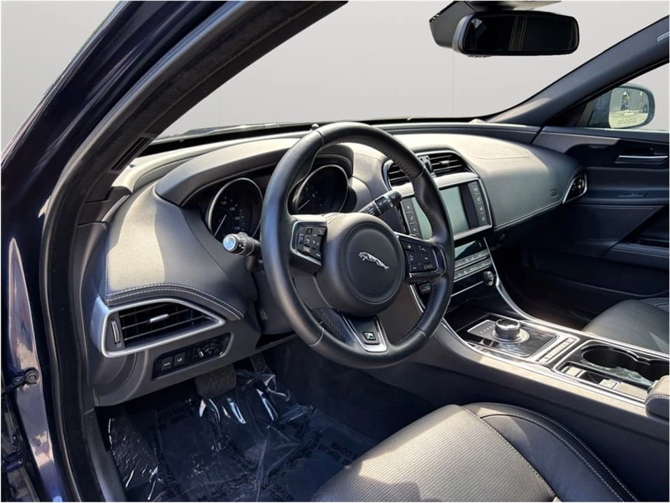 2017 Jaguar XE - Image 6 of 20