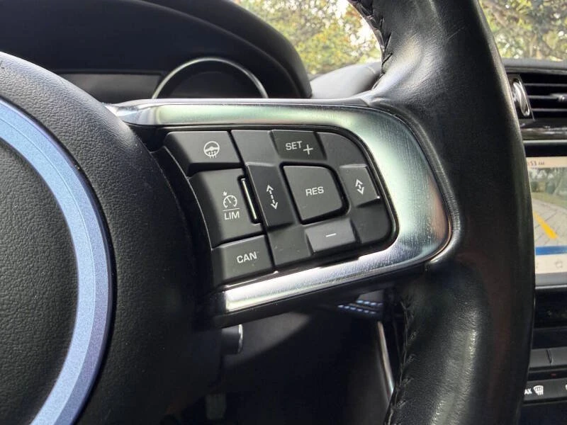 2017 Jaguar XE - Image 13 of 20
