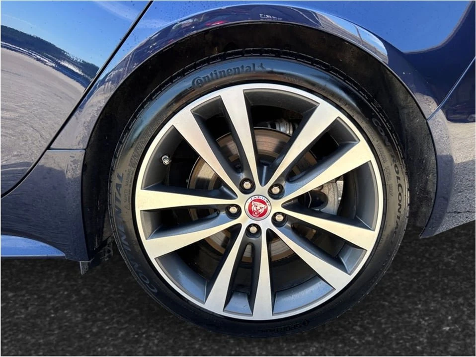 2017 Jaguar XE - Image 15 of 20