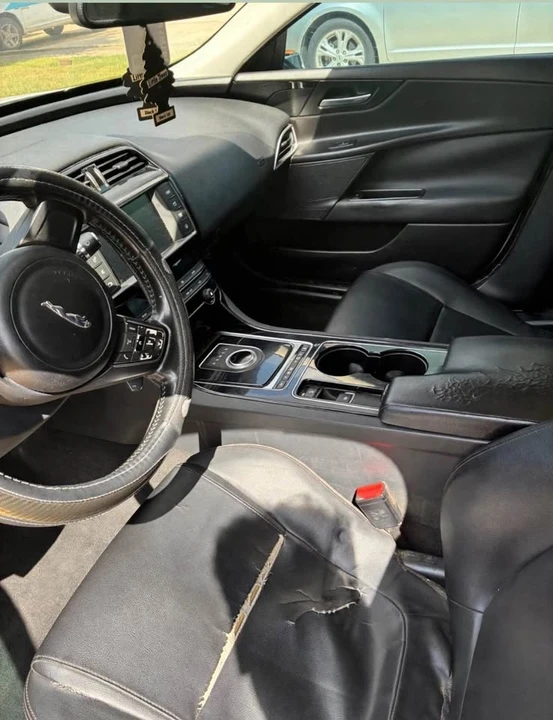 2017 Jaguar XE - Image 4 of 8