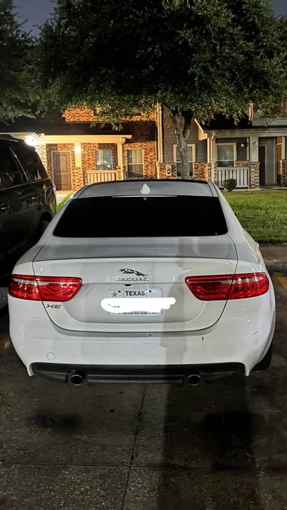 2017 Jaguar XE - Image 3 of 8