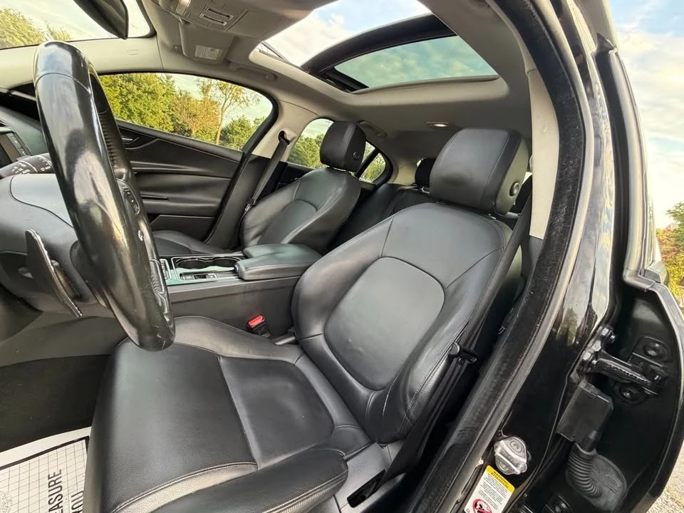 2017 Jaguar XE - Image 9 of 20