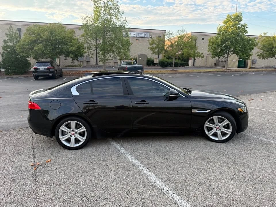 2017 Jaguar XE - Image 6 of 20
