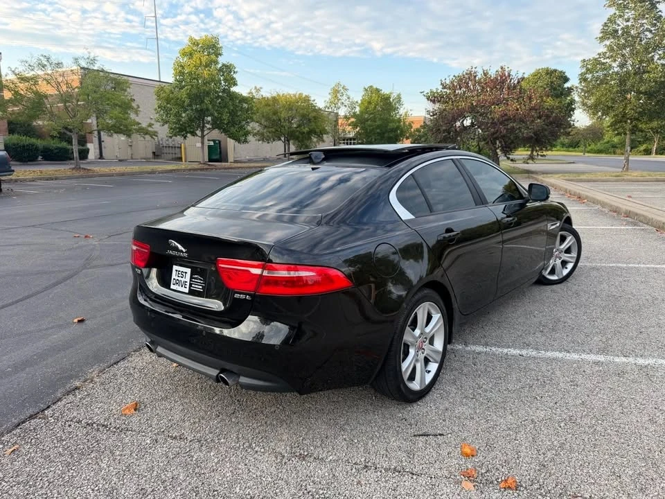 2017 Jaguar XE - Image 5 of 20