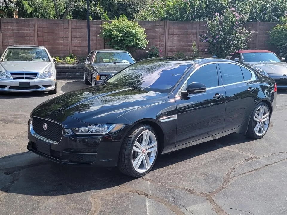 2017 Jaguar XE - Image 4 of 6