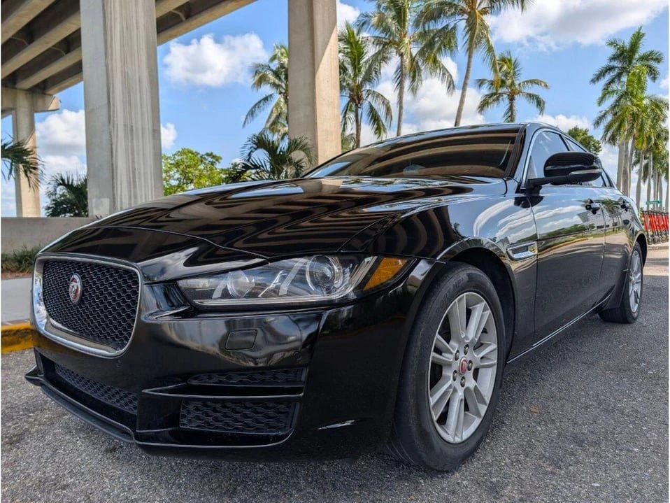 2017 Jaguar XE - Image 11 of 20