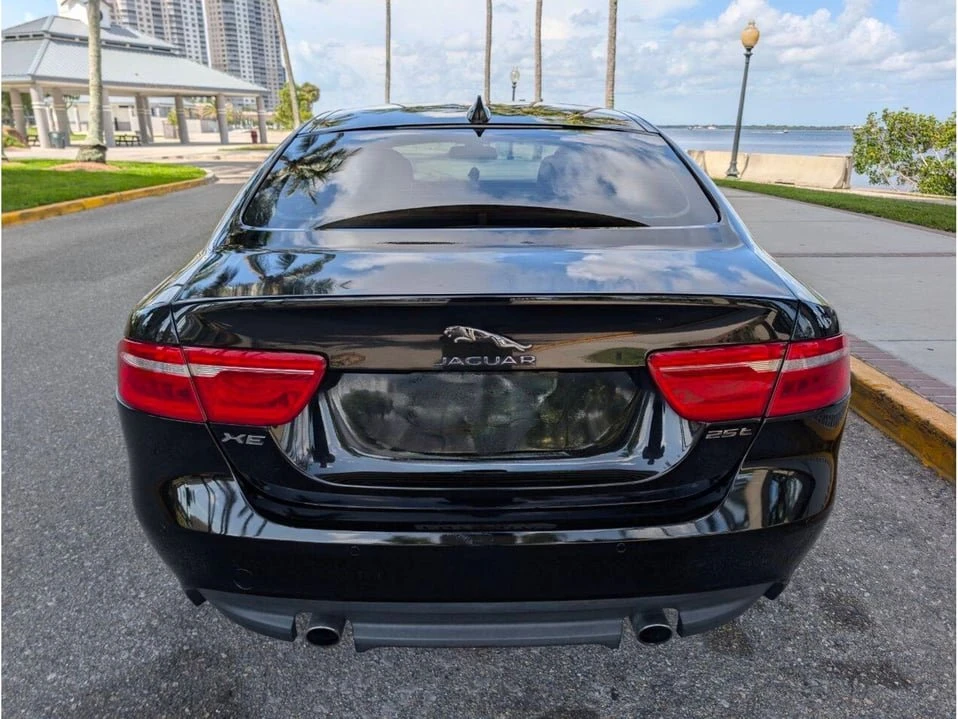 2017 Jaguar XE - Image 8 of 20