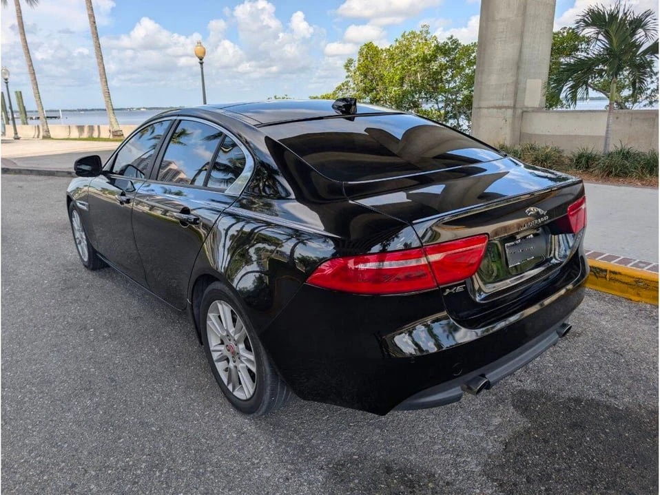 2017 Jaguar XE - Image 9 of 20