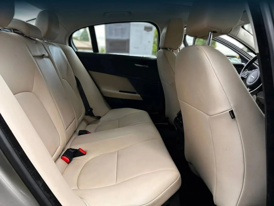 2017 Jaguar XE - Image 12 of 15