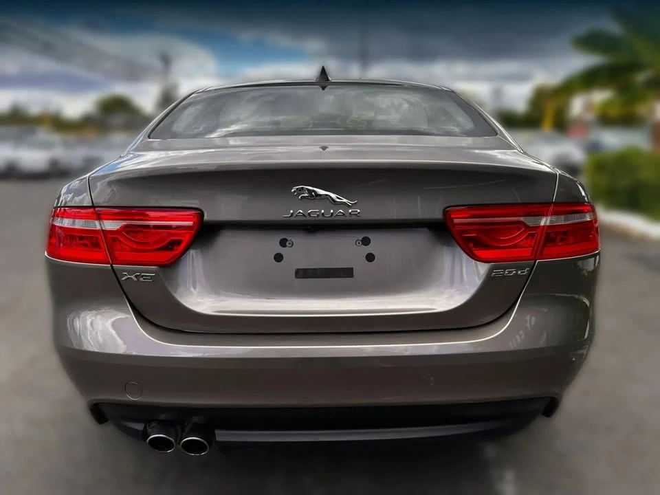 2017 Jaguar XE - Image 4 of 15