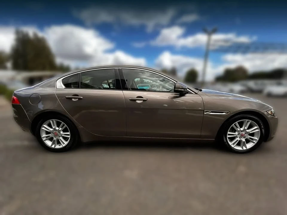 2017 Jaguar XE - Image 6 of 15