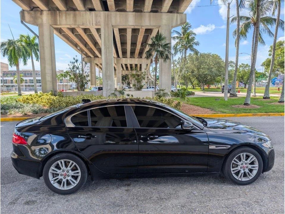 2017 Jaguar XE - Image 6 of 20