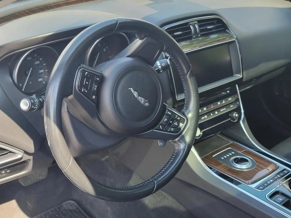 2017 Jaguar XE - Image 6 of 6