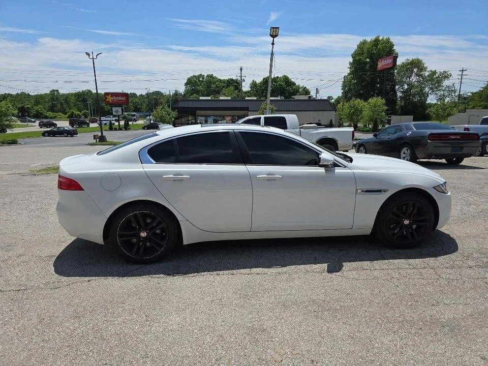 2017 Jaguar XE - Image 5 of 19