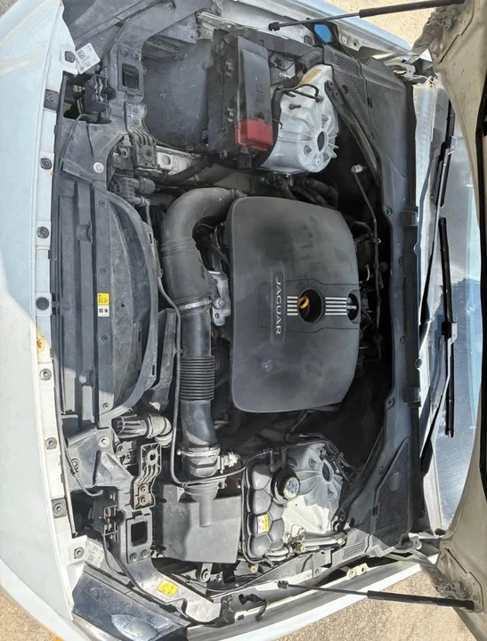 2017 Jaguar XE - Image 7 of 8
