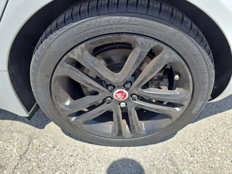 2017 Jaguar XE - Image 11 of 19