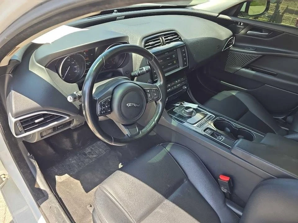 2017 Jaguar XE - Image 17 of 19