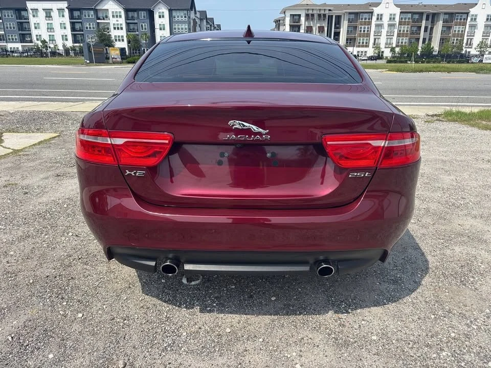 2017 Jaguar XE - Image 7 of 15