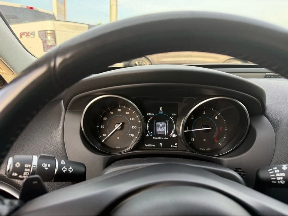 2017 Jaguar XE - Image 13 of 14