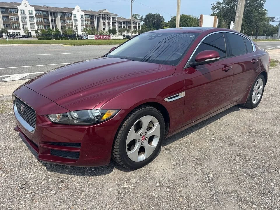 2017 Jaguar XE - Image 4 of 15