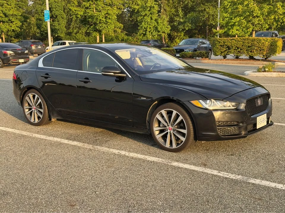 2017 Jaguar XE - Image 2 of 12