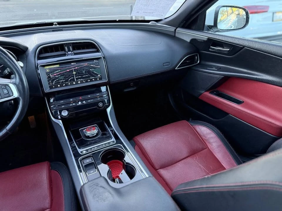 2017 Jaguar XE - Image 9 of 19