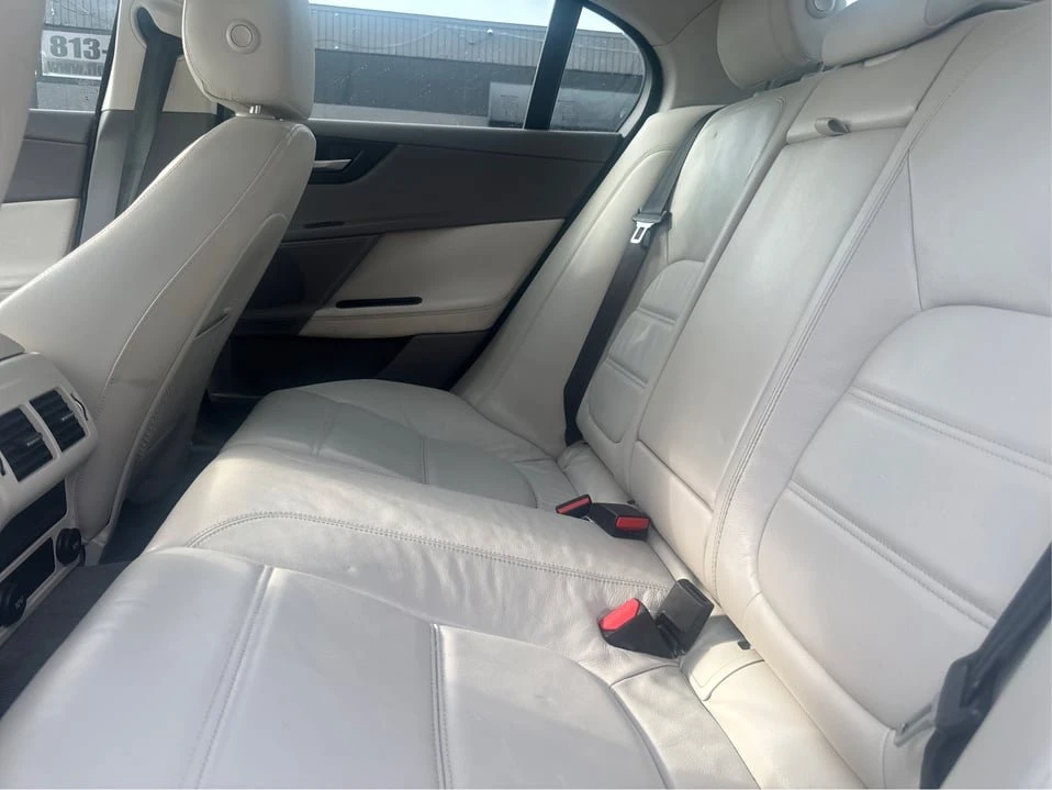 2017 Jaguar XE - Image 10 of 20
