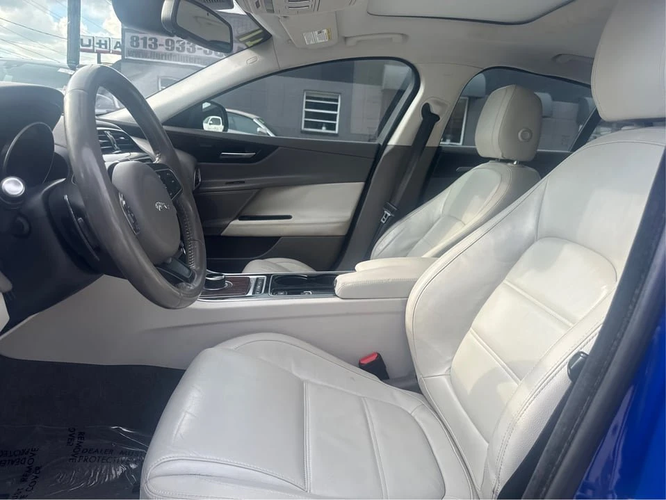 2017 Jaguar XE - Image 9 of 20