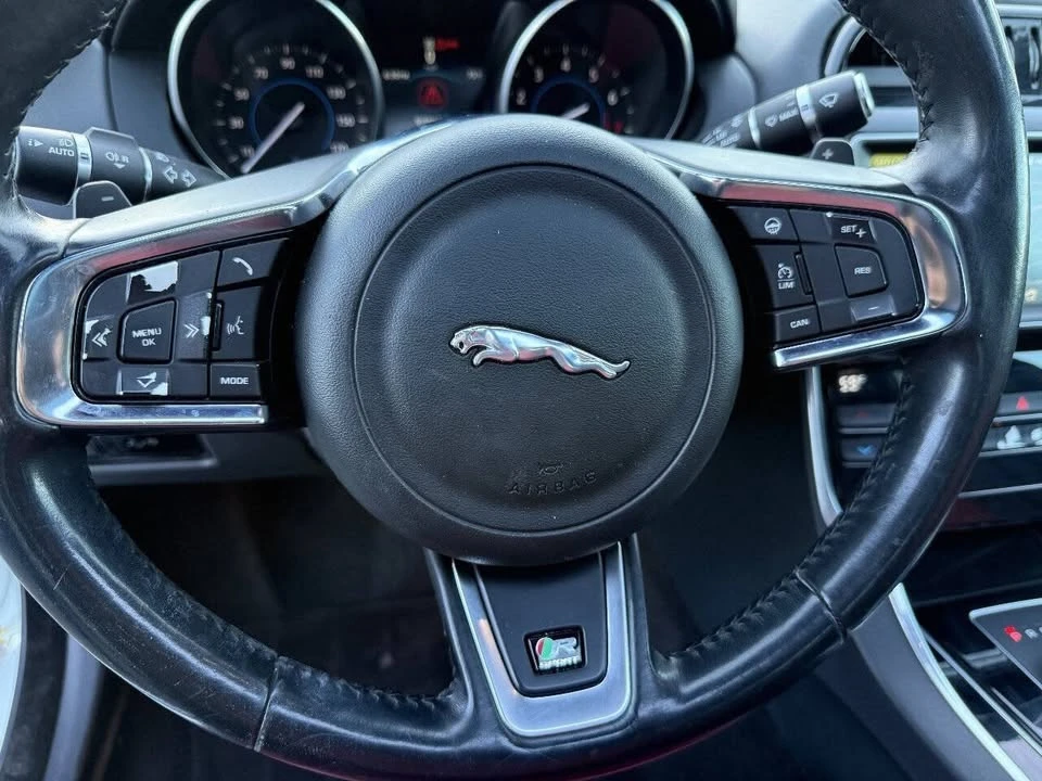 2017 Jaguar XE - Image 17 of 19