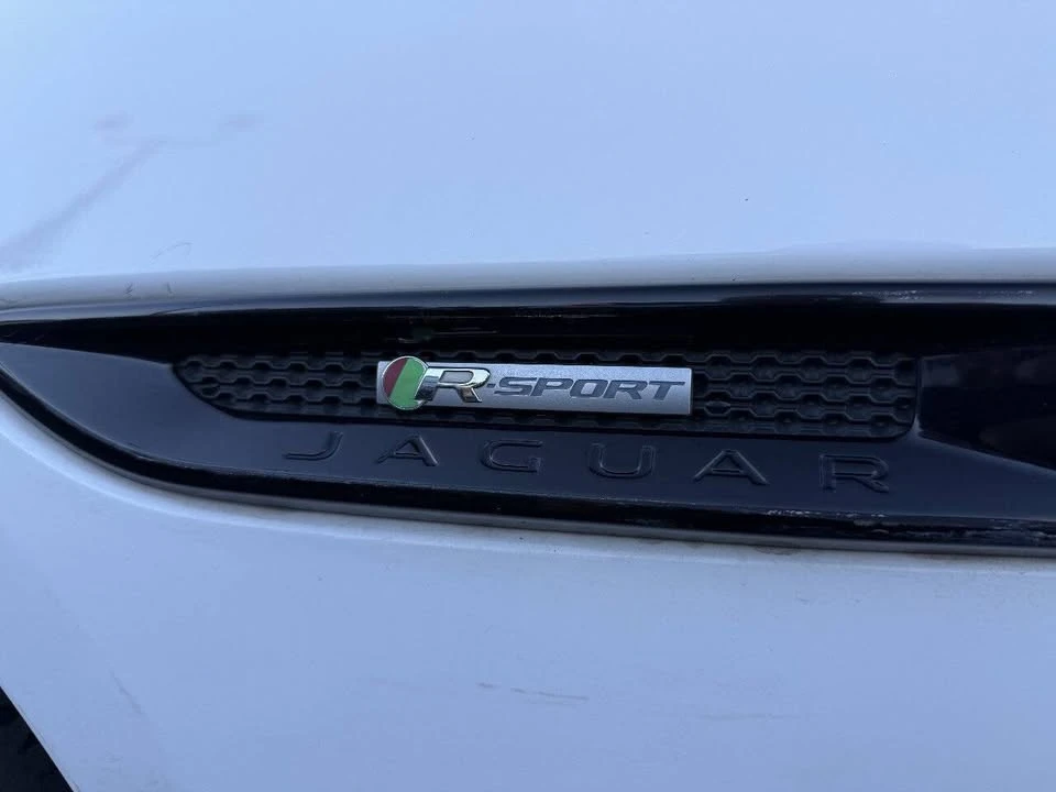 2017 Jaguar XE - Image 16 of 19