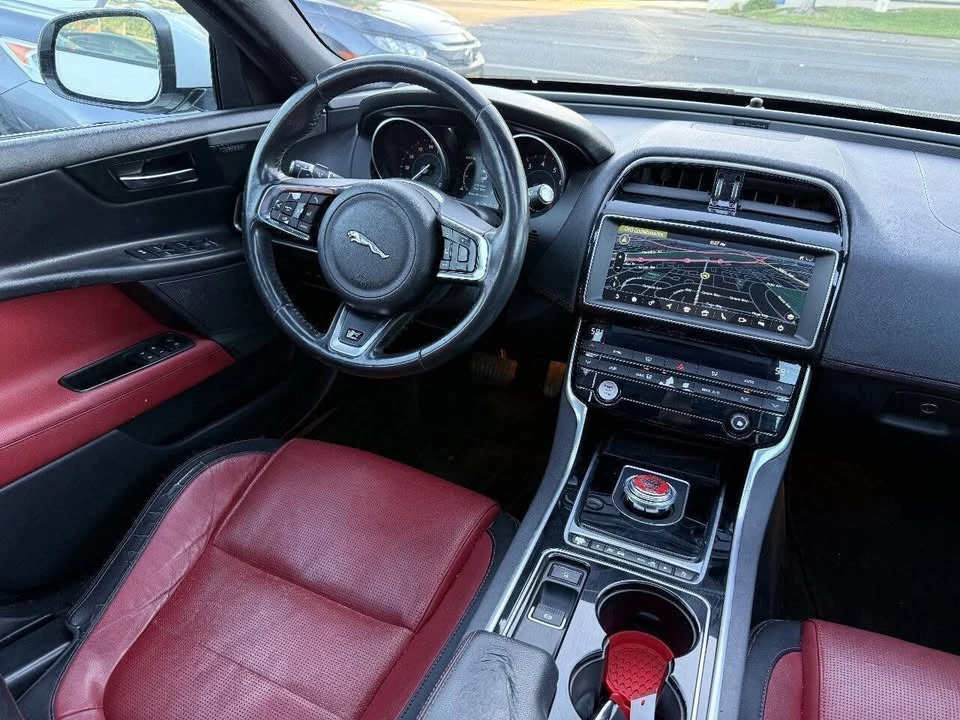 2017 Jaguar XE - Image 10 of 19