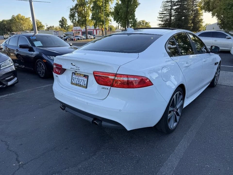 2017 Jaguar XE - Image 2 of 19