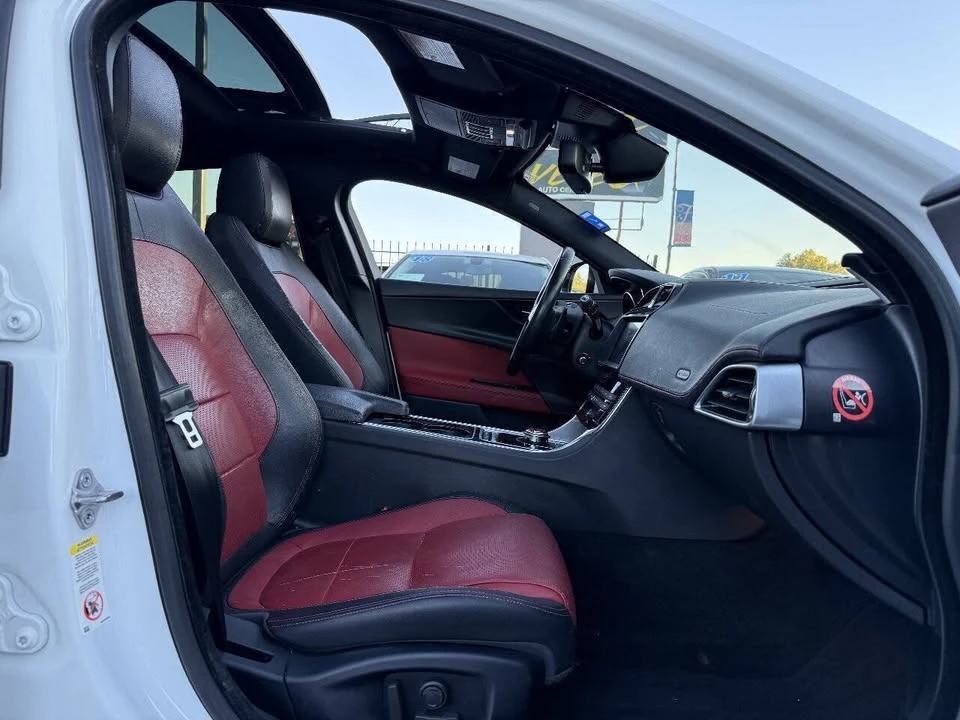 2017 Jaguar XE - Image 12 of 19