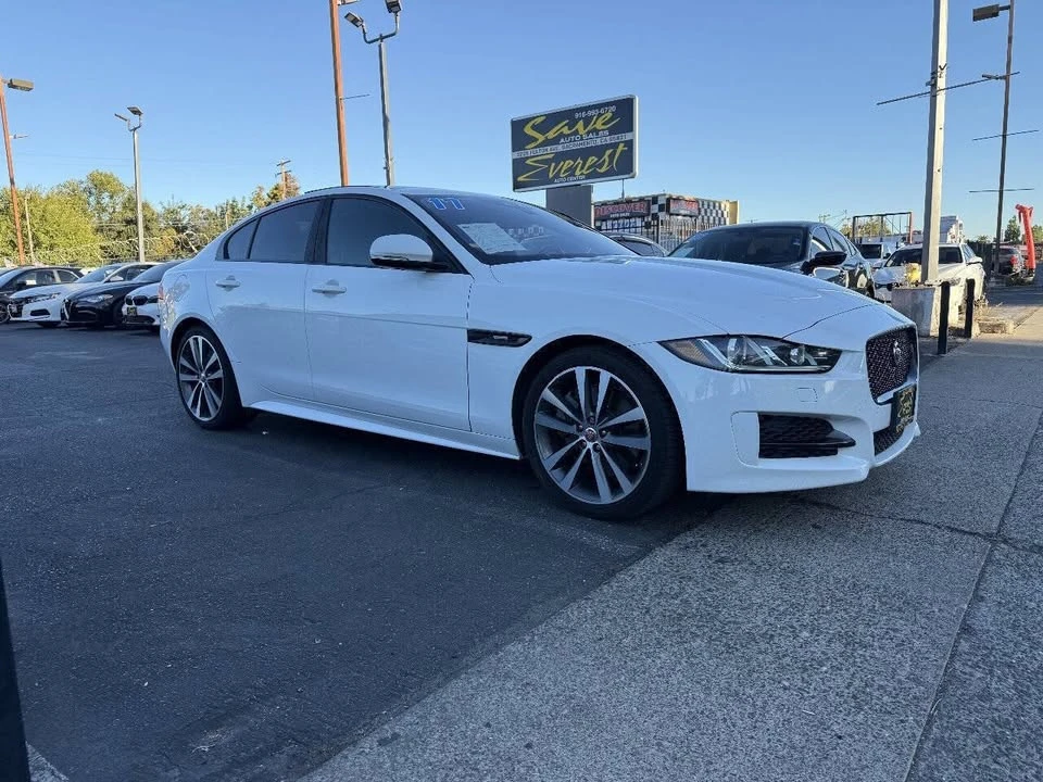 2017 Jaguar XE - Image 7 of 19