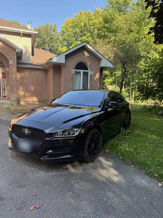 2017 Jaguar XE - Image 6 of 8