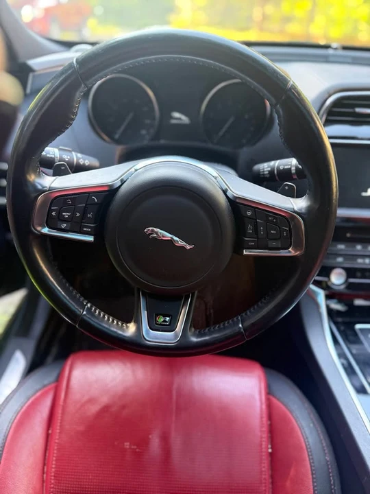 2017 Jaguar XE - Image 7 of 8