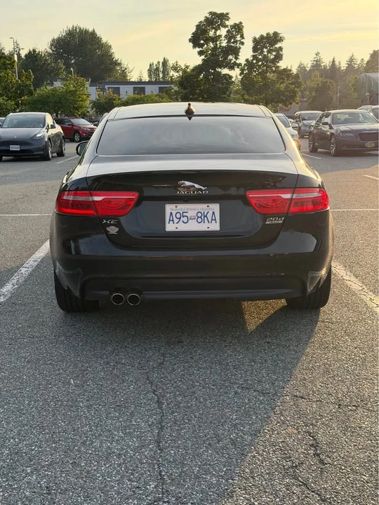 2017 Jaguar XE - Image 11 of 12