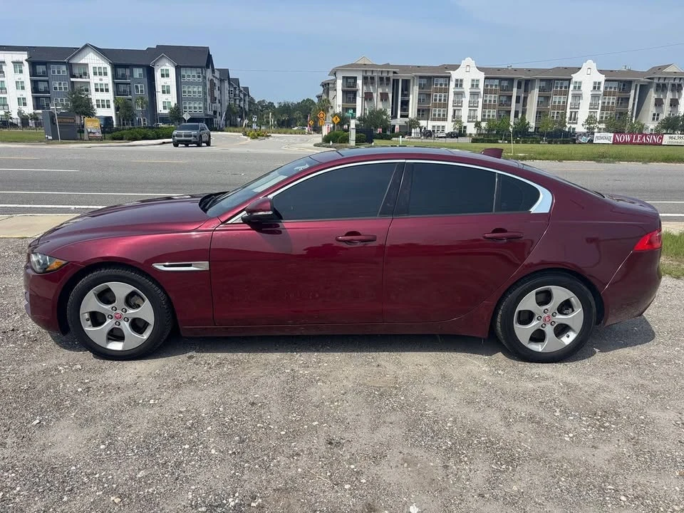 2017 Jaguar XE - Image 5 of 15