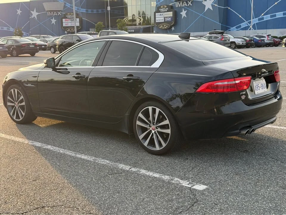 2017 Jaguar XE - Image 5 of 12